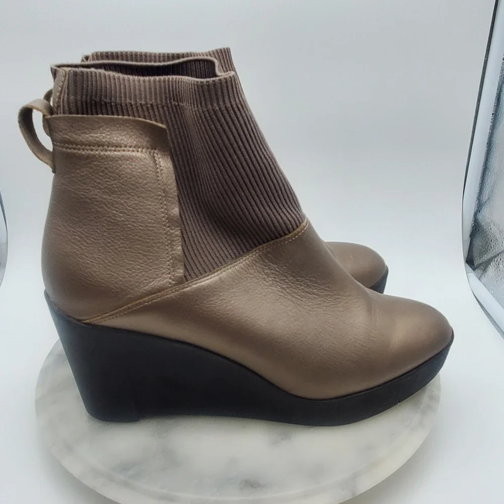 Sudini Danica Women's Wedge Chelsea Platform Bootie Size 9 Metallic Gray‎ Tan